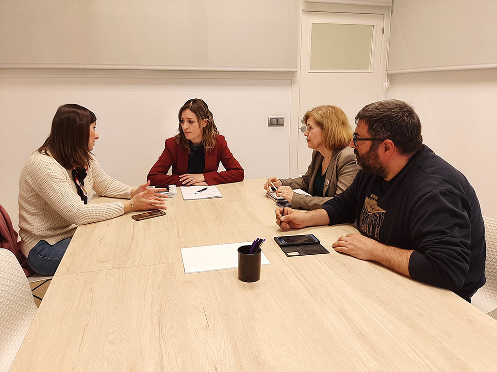 Isabel Couselo reúnese coa alcaldesa de Moaña
